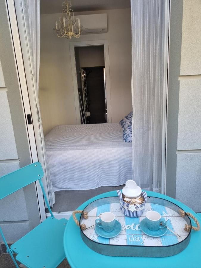 Residenza Azzurra Hotel Cattolica Bagian luar foto